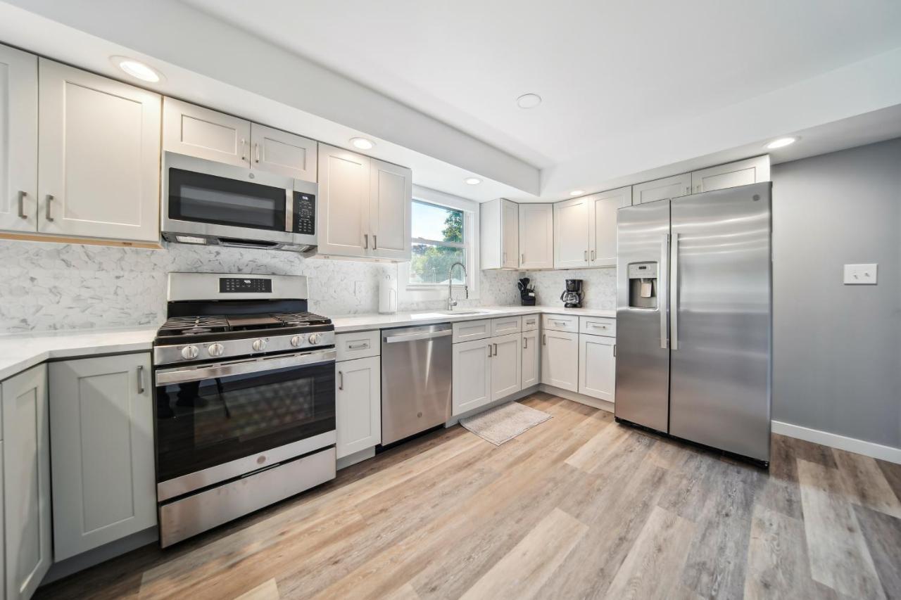 Charming About 2 Mi To Downtown Delights! * Erie