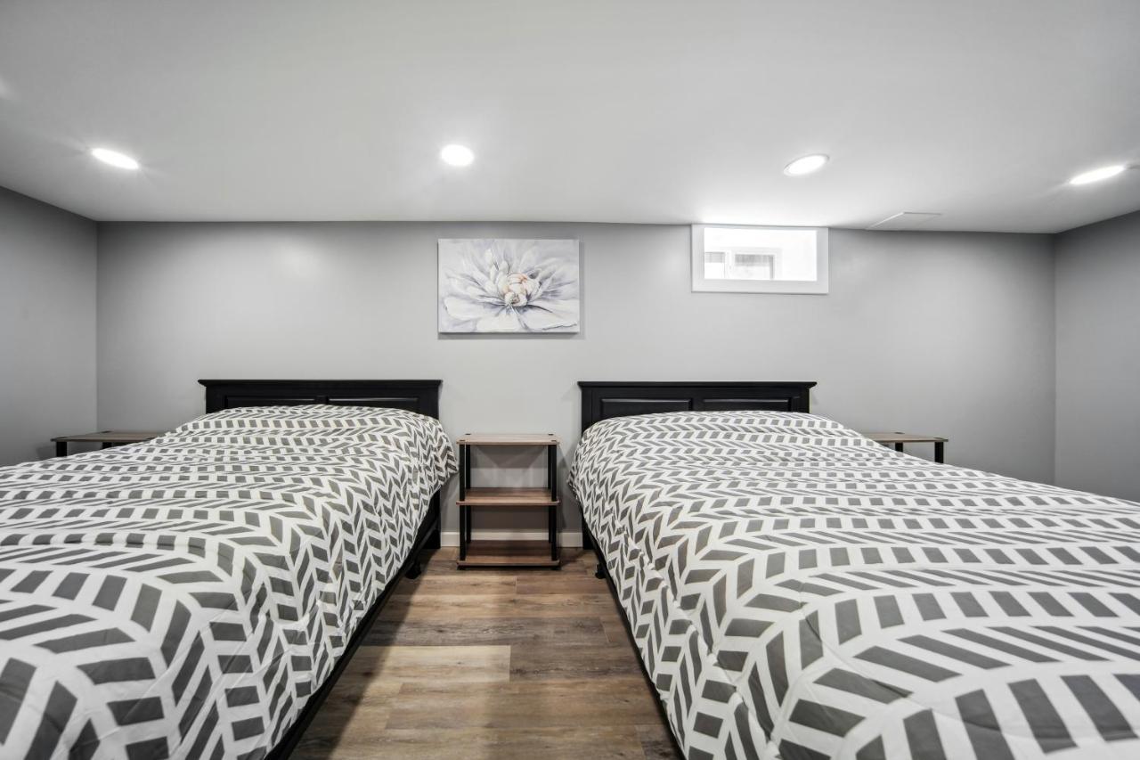 Charming About 2 Mi To Downtown Delights!