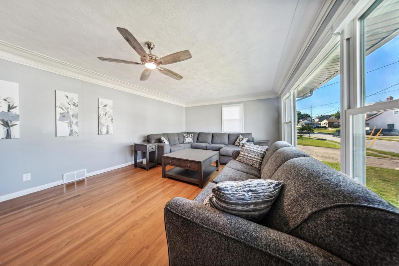 Charming About 2 Mi To Downtown Delights!