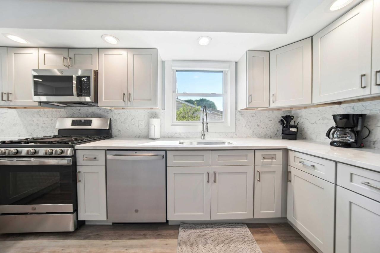 Charming About 2 Mi To Downtown Delights! Holiday home Erie